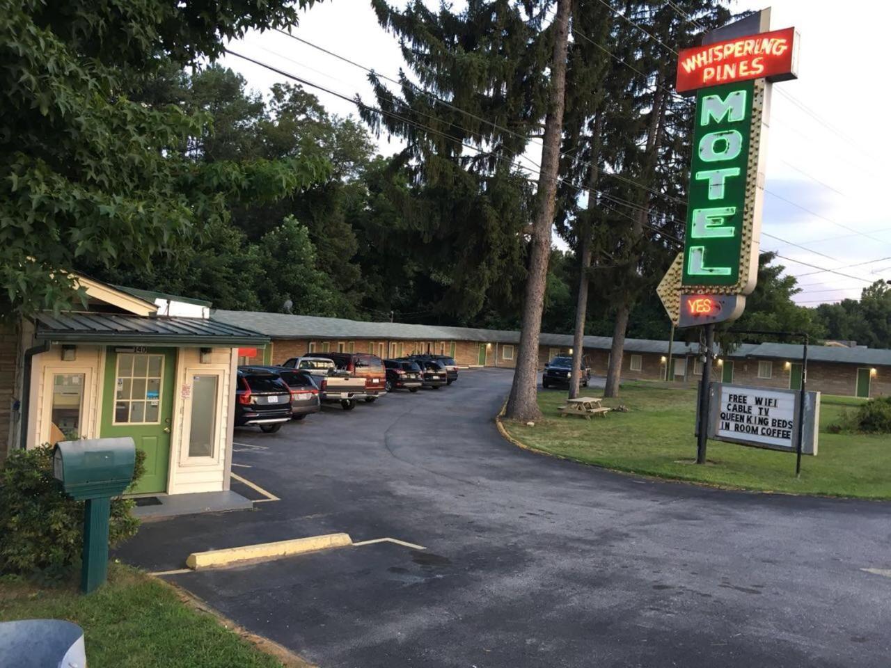 Whispering Pines Motel - Asheville Eksteriør billede