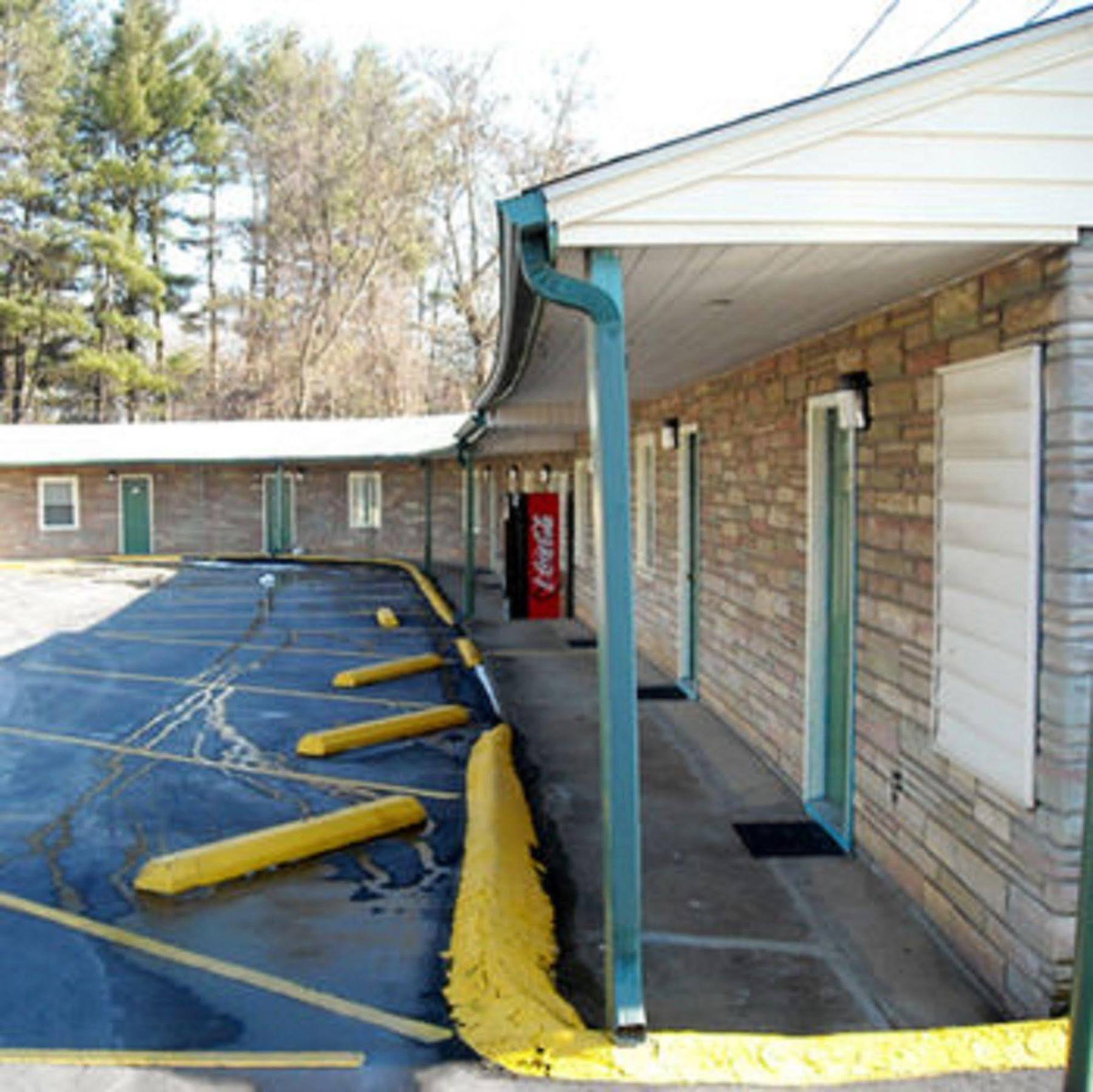 Whispering Pines Motel - Asheville Eksteriør billede