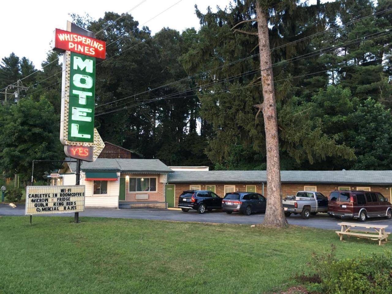 Whispering Pines Motel - Asheville Eksteriør billede
